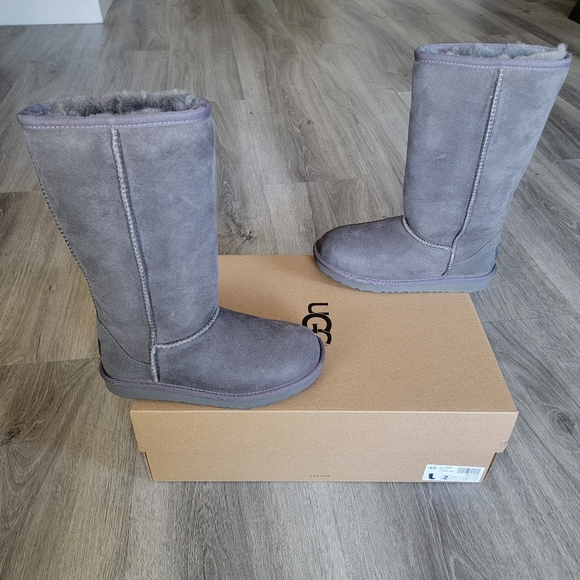 UGG Kids Classic Tall II Suede Boot - Picture 2 of 10